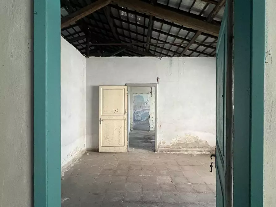 Immagine 4 di Capannone industriale in vendita  a Massa