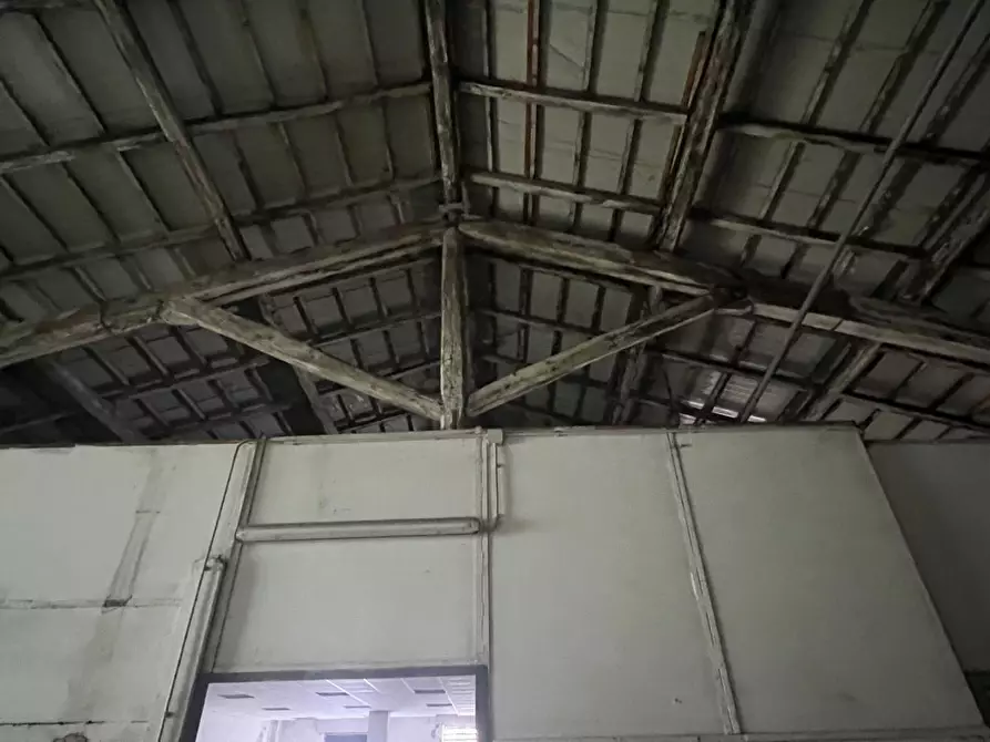 Immagine 7 di Capannone industriale in vendita  a Massa