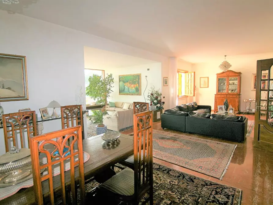 Immagine 11 di Villa in vendita  a Castelnuovo Magra