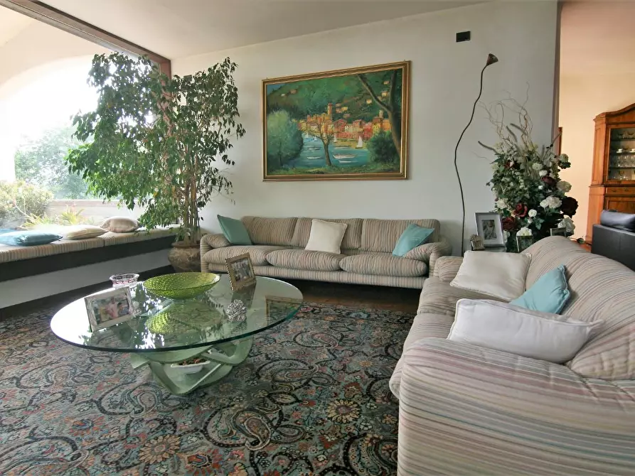 Immagine 4 di Villa in vendita  a Castelnuovo Magra