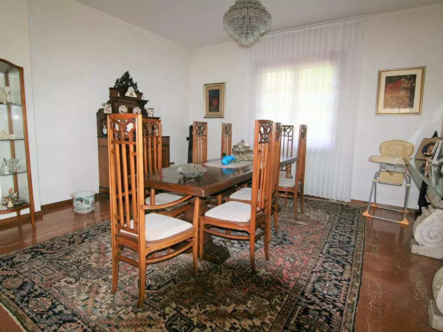 Immagine 7 di Villa in vendita  a Castelnuovo Magra