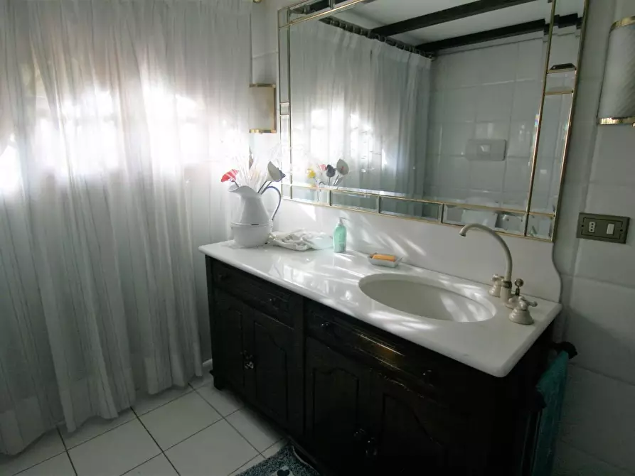 Immagine 34 di Villa in vendita  a Castelnuovo Magra