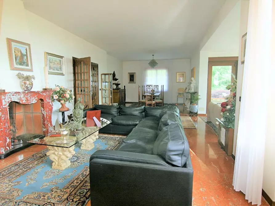 Immagine 6 di Villa in vendita  a Castelnuovo Magra