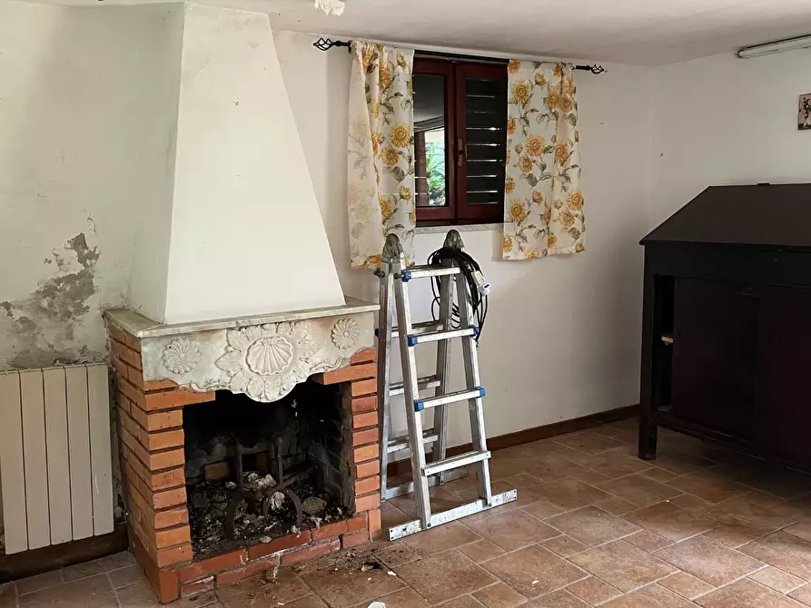 Immagine 11 di Villa in vendita  a Massa