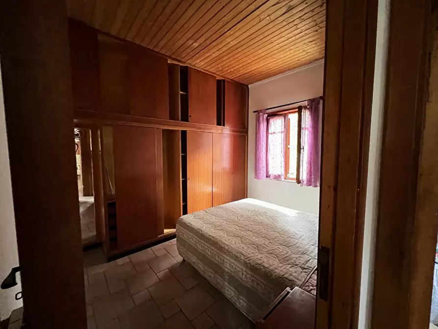 Immagine 25 di Villa in vendita  a Massa