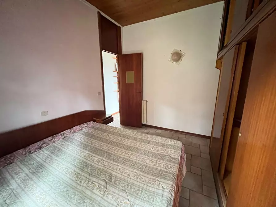 Immagine 27 di Villa in vendita  a Massa