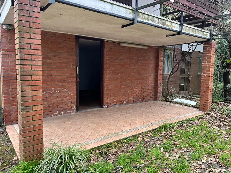 Immagine 9 di Villa in vendita  a Massa