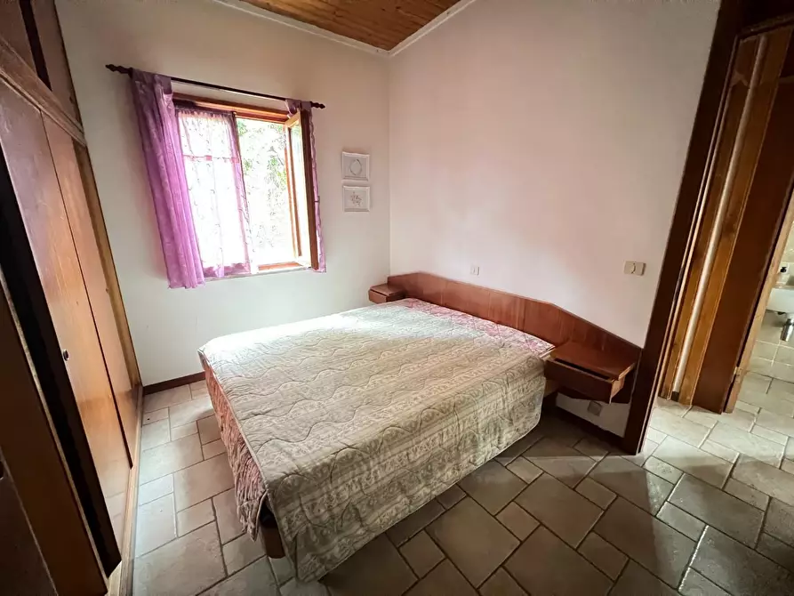 Immagine 26 di Villa in vendita  a Massa