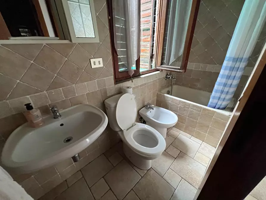 Immagine 29 di Villa in vendita  a Massa