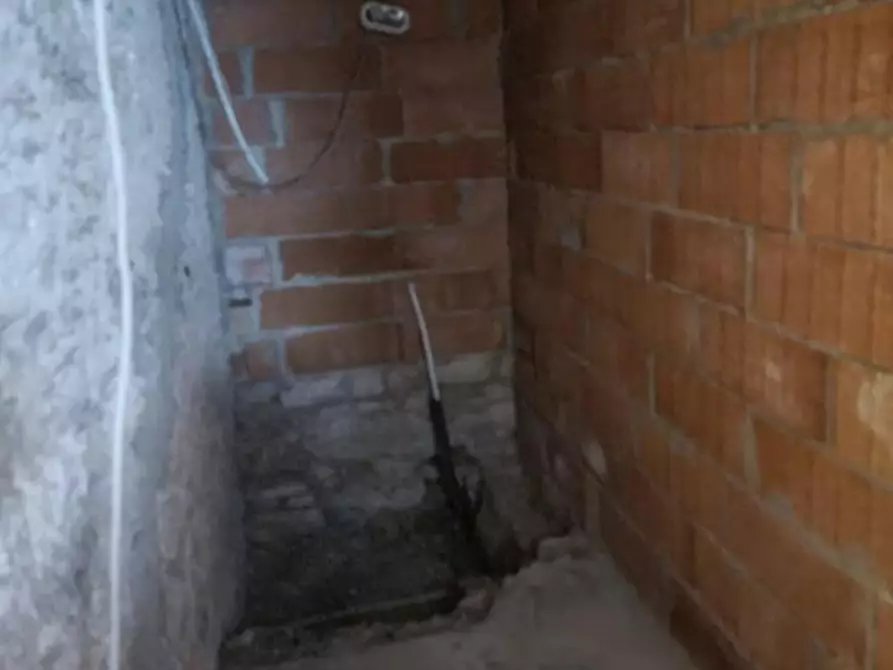 Immagine 3 di Locale commerciale in affitto  a Colle Di Val D'elsa