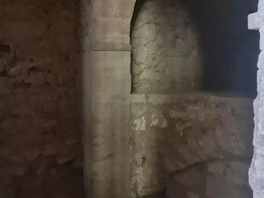 Immagine 5 di Locale commerciale in affitto  a Colle Di Val D'elsa