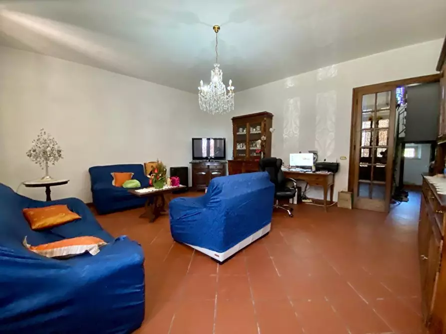 Immagine 9 di Villa in vendita  a Capannori