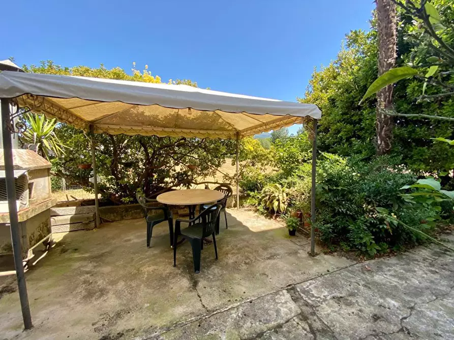 Immagine 39 di Villa in vendita  a Capannori