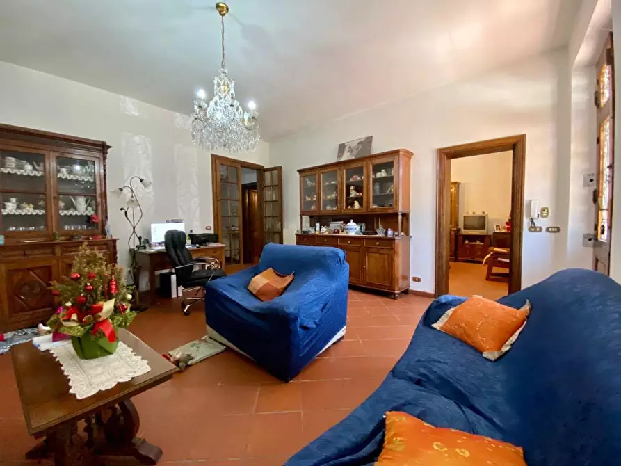 Immagine 7 di Villa in vendita  a Capannori