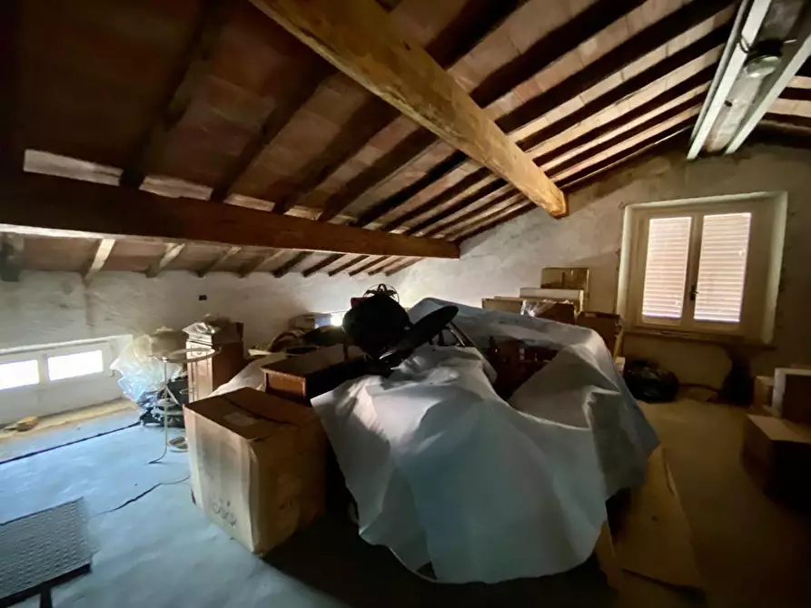 Immagine 34 di Villa in vendita  a Capannori