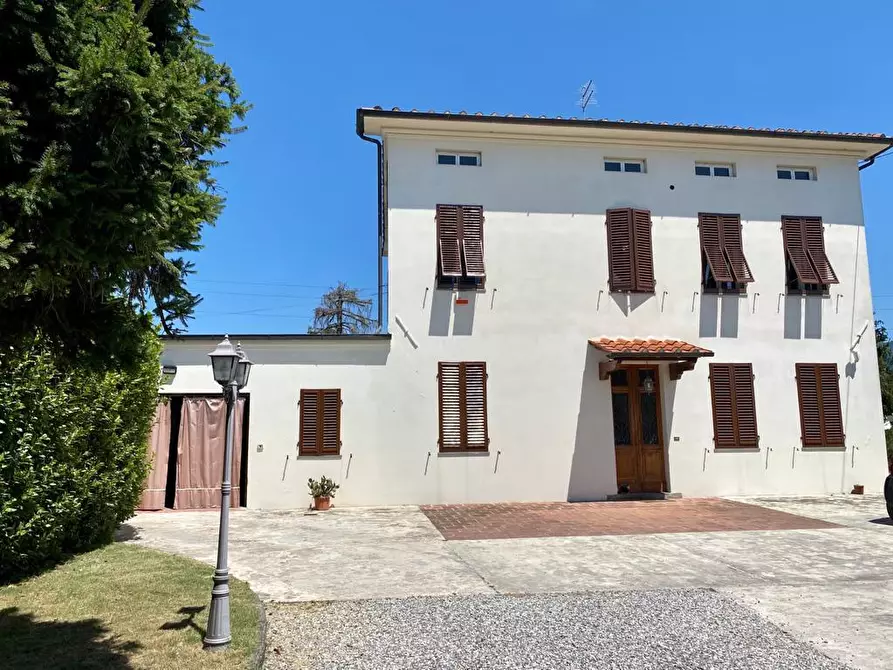 Immagine 6 di Villa in vendita  a Capannori