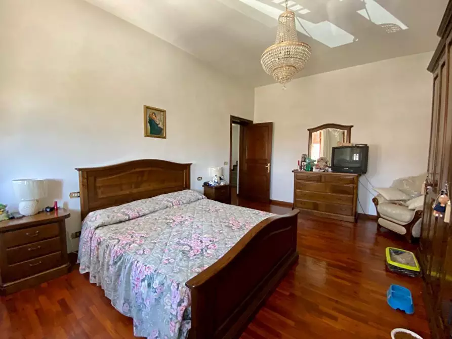 Immagine 25 di Villa in vendita  a Capannori