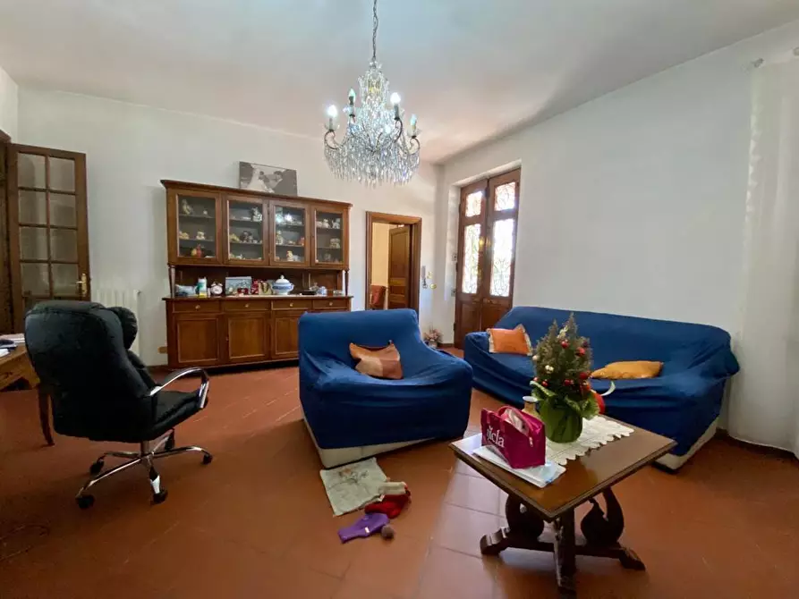 Immagine 11 di Villa in vendita  a Capannori