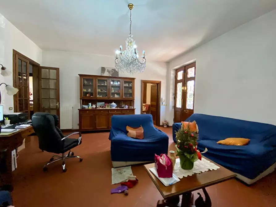 Immagine 8 di Villa in vendita  a Capannori