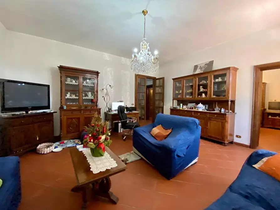 Immagine 10 di Villa in vendita  a Capannori