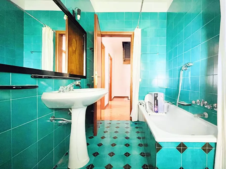 Immagine 34 di Casa semindipendente in vendita  a Viareggio