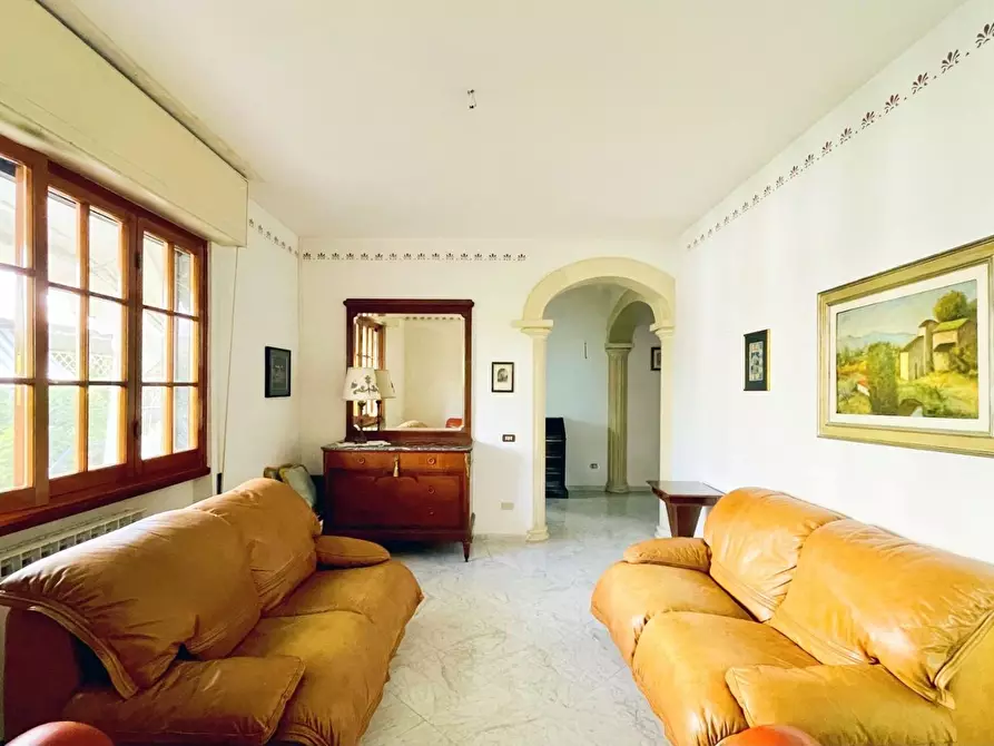 Immagine 1 di Casa semindipendente in vendita  a Viareggio