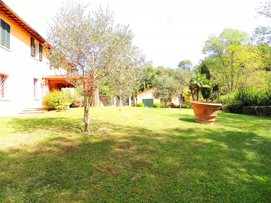 Immagine 21 di Casa colonica in vendita  a Fucecchio