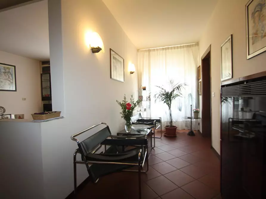 Immagine 9 di Appartamento in vendita  a Lucca