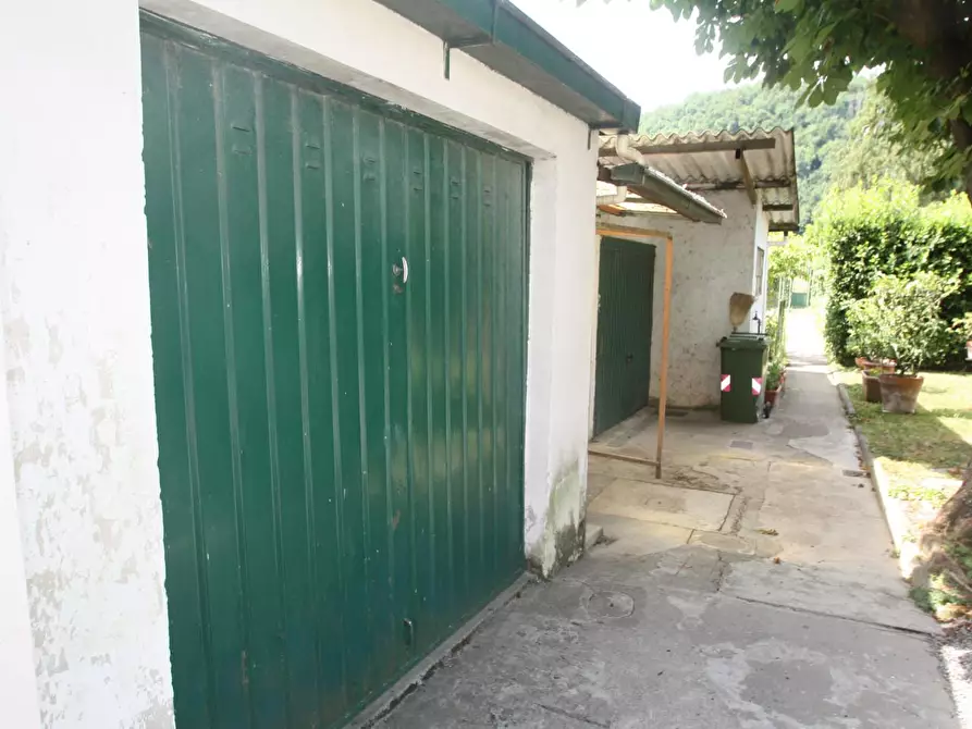 Immagine 22 di Appartamento in vendita  a Lucca