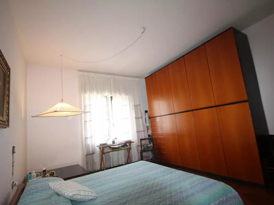 Immagine 15 di Appartamento in vendita  a Lucca