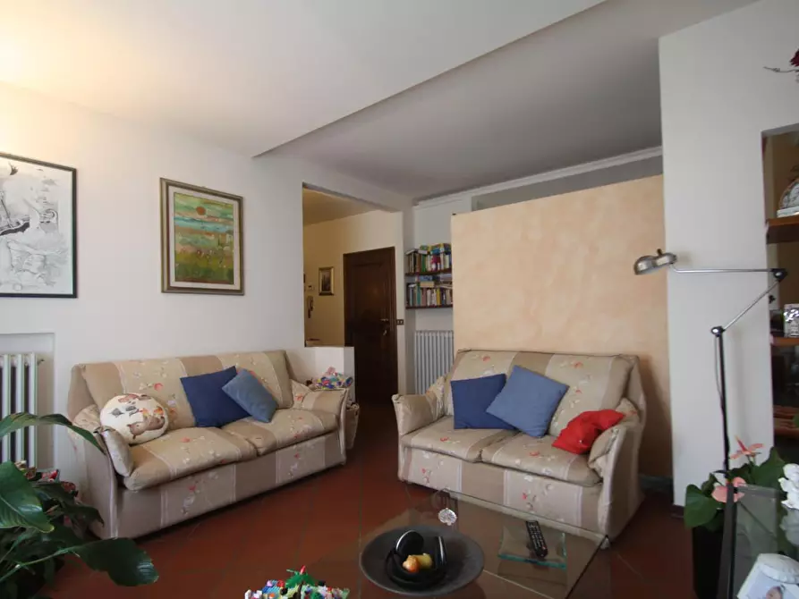 Immagine 4 di Appartamento in vendita  a Lucca