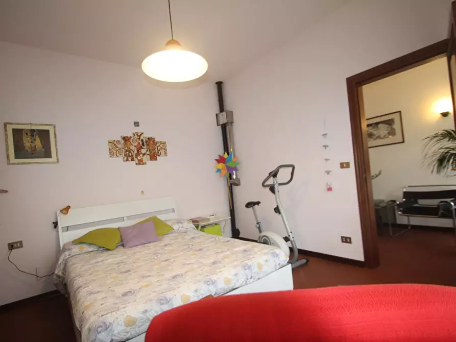 Immagine 10 di Appartamento in vendita  a Lucca