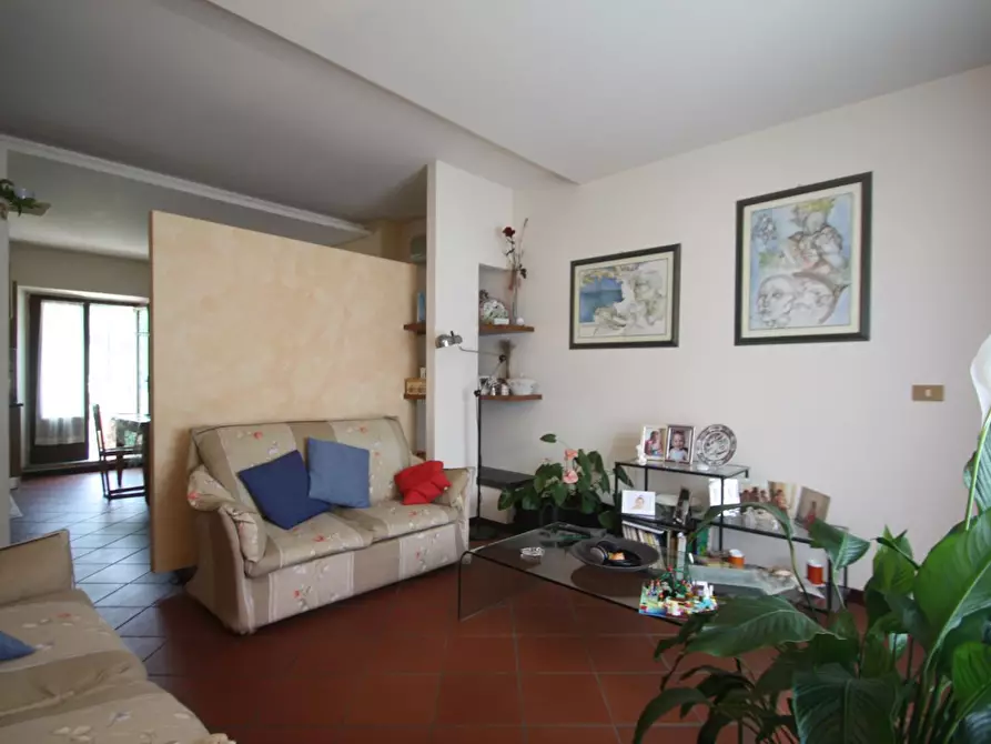 Immagine 2 di Appartamento in vendita  a Lucca