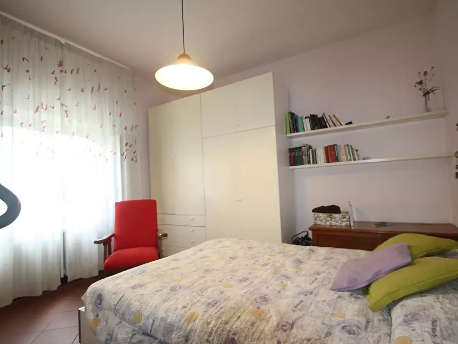 Immagine 12 di Appartamento in vendita  a Lucca
