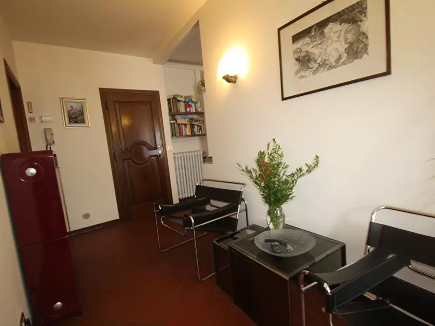 Immagine 13 di Appartamento in vendita  a Lucca