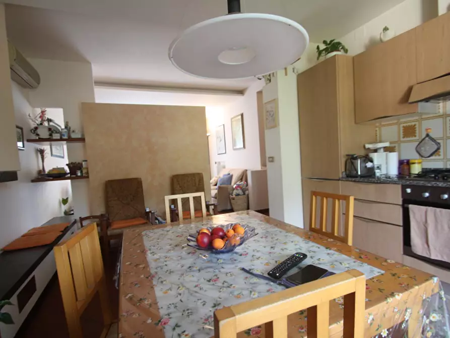 Immagine 5 di Appartamento in vendita  a Lucca