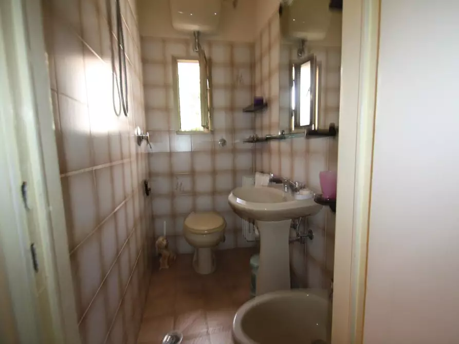 Immagine 19 di Appartamento in vendita  a Lucca