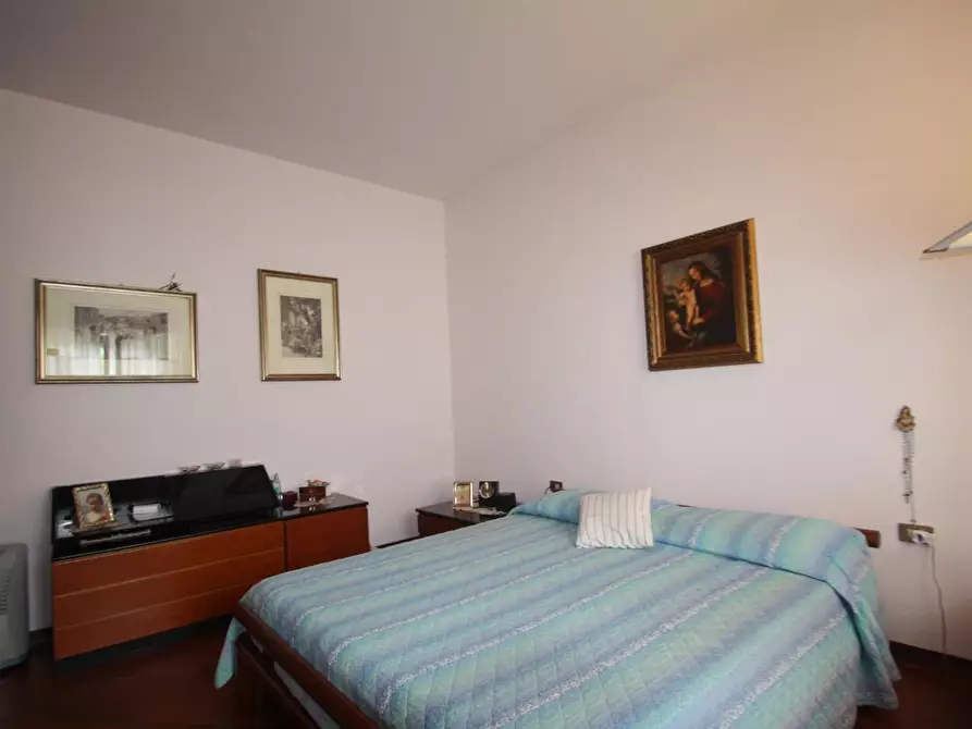 Immagine 17 di Appartamento in vendita  a Lucca