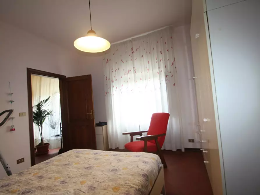 Immagine 11 di Appartamento in vendita  a Lucca