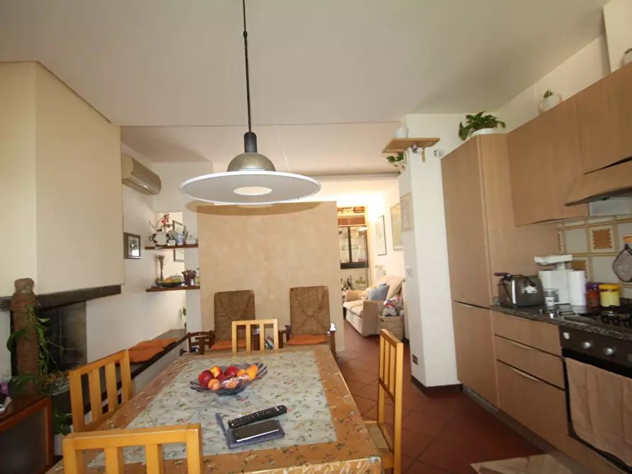 Immagine 8 di Appartamento in vendita  a Lucca