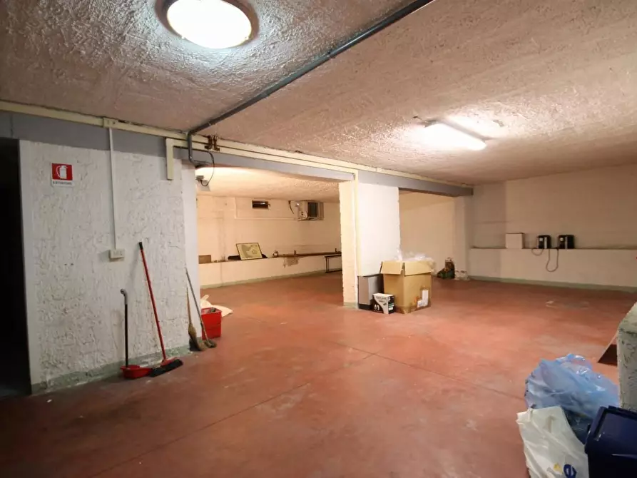 Immagine 7 di Negozio in affitto  a Capannori