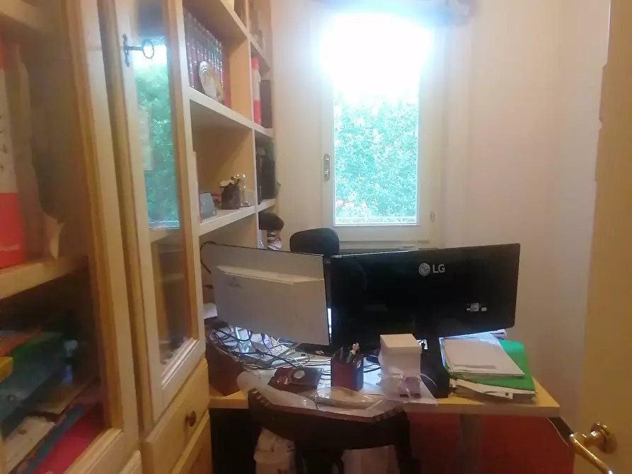 Immagine 31 di Villa in vendita  a Lucca