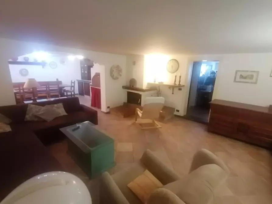 Immagine 4 di Villa in vendita  a Lucca