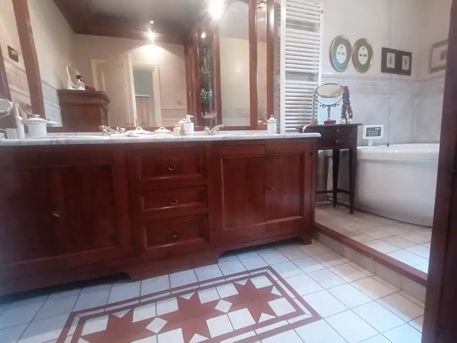 Immagine 33 di Villa in vendita  a Lucca