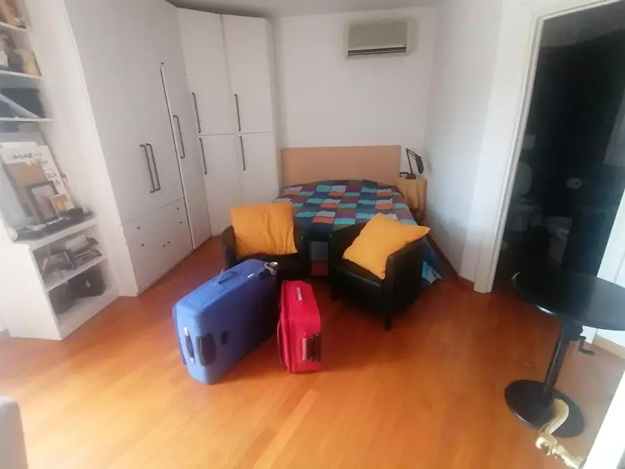 Immagine 18 di Villa in vendita  a Lucca