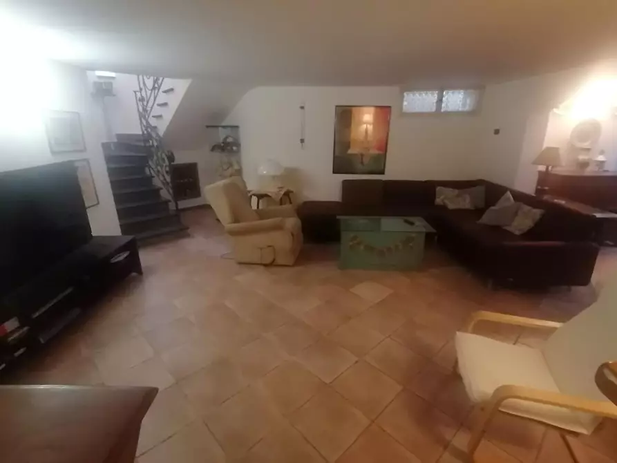 Immagine 5 di Villa in vendita  a Lucca