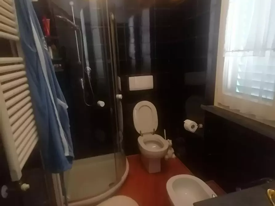 Immagine 21 di Villa in vendita  a Lucca