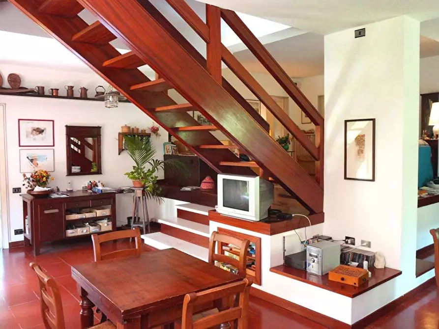 Immagine 8 di Villa in vendita  a Carrara