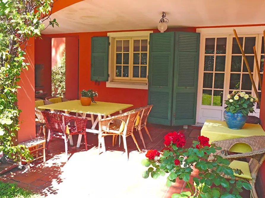 Immagine 5 di Villa in vendita  a Carrara