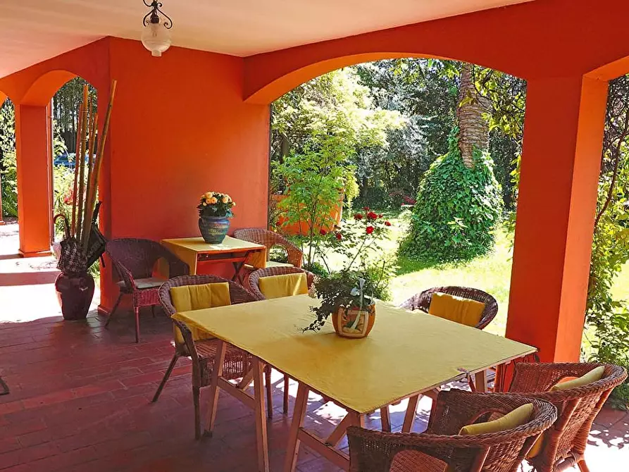 Immagine 4 di Villa in vendita  a Carrara